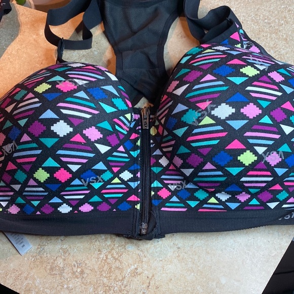 VSX Other - VSX Incredible front zip sports bra size 38D